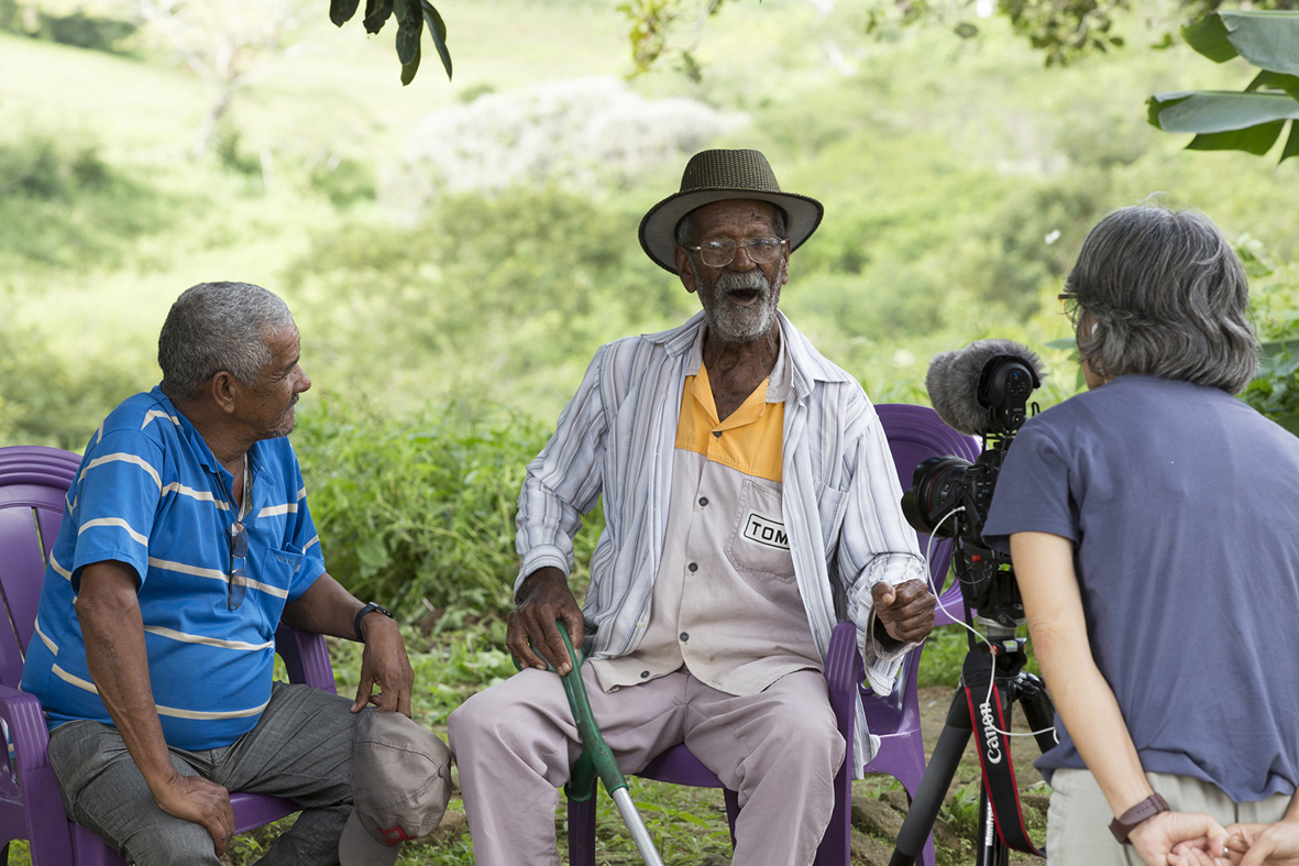 Entrevista com seu Geraldo e seu Ivanildo na comunidade quilombola de Castanhinho em Garanhuns (PE), foto: Luciana Dantas (@retrographie)